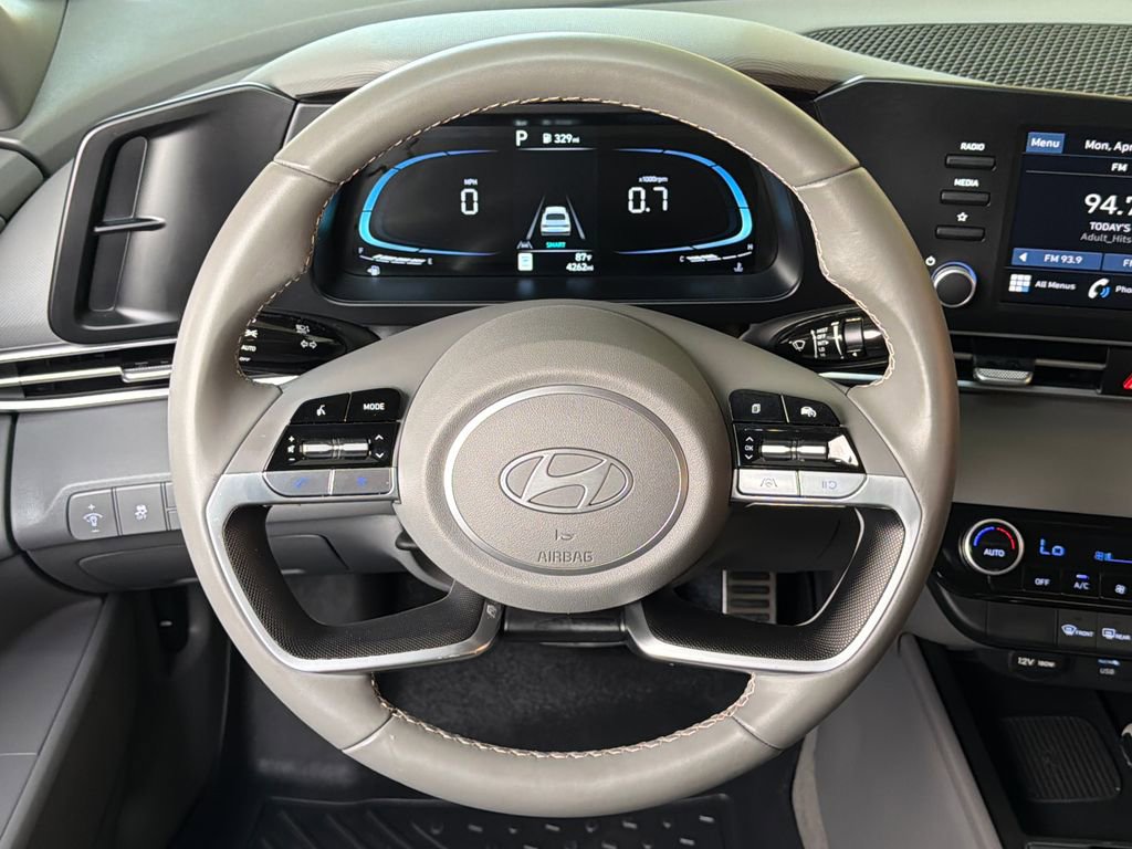 Used 2025 Hyundai Elantra Sport FWD image 4