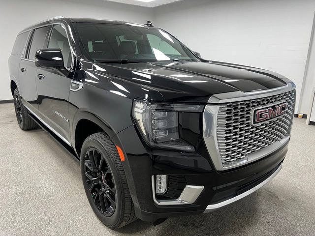 Used 2022 GMC Yukon XL Denali AWD/4WD image 2