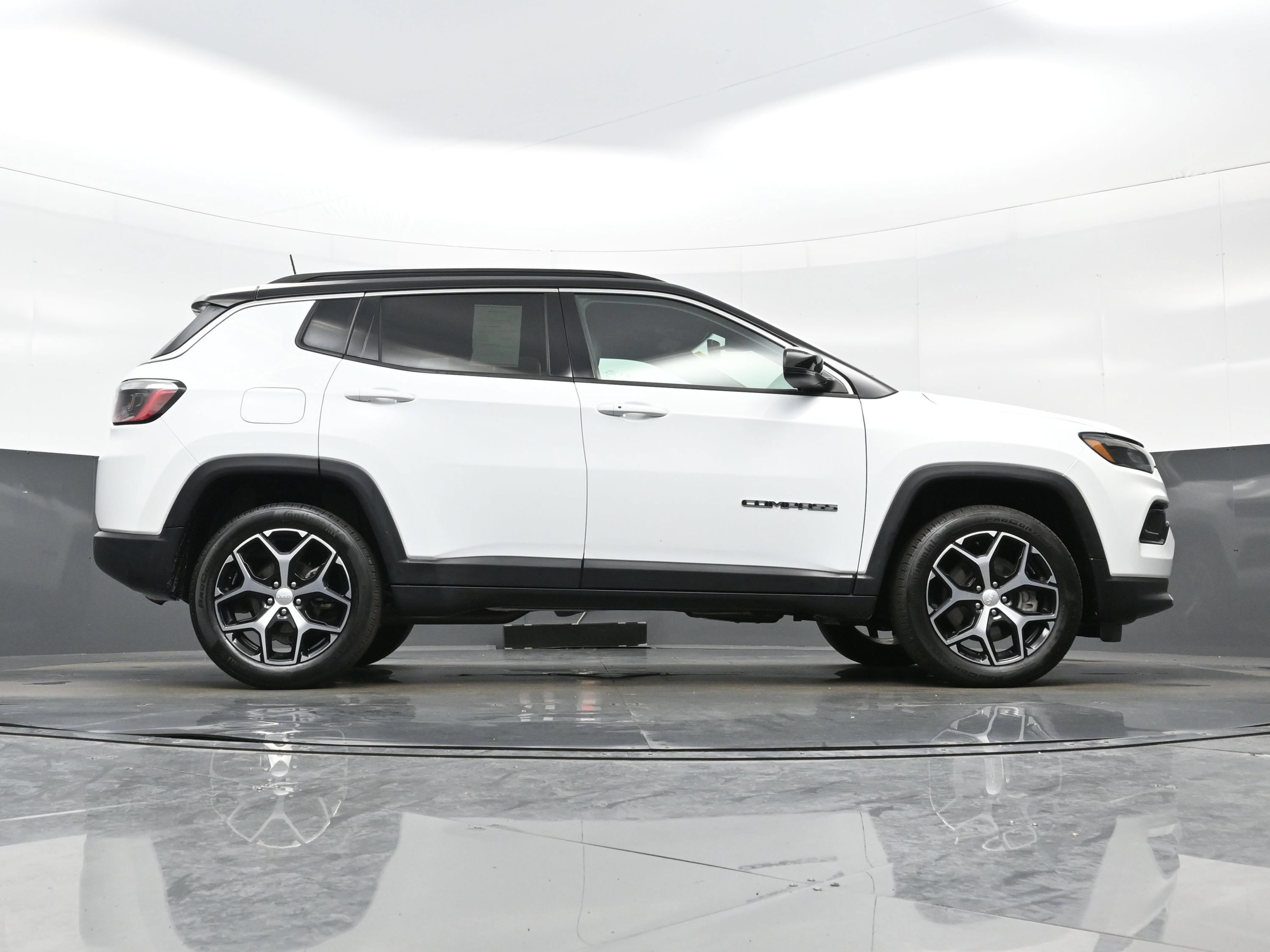Used 2024 Jeep Compass Limited AWD/4WD image 33