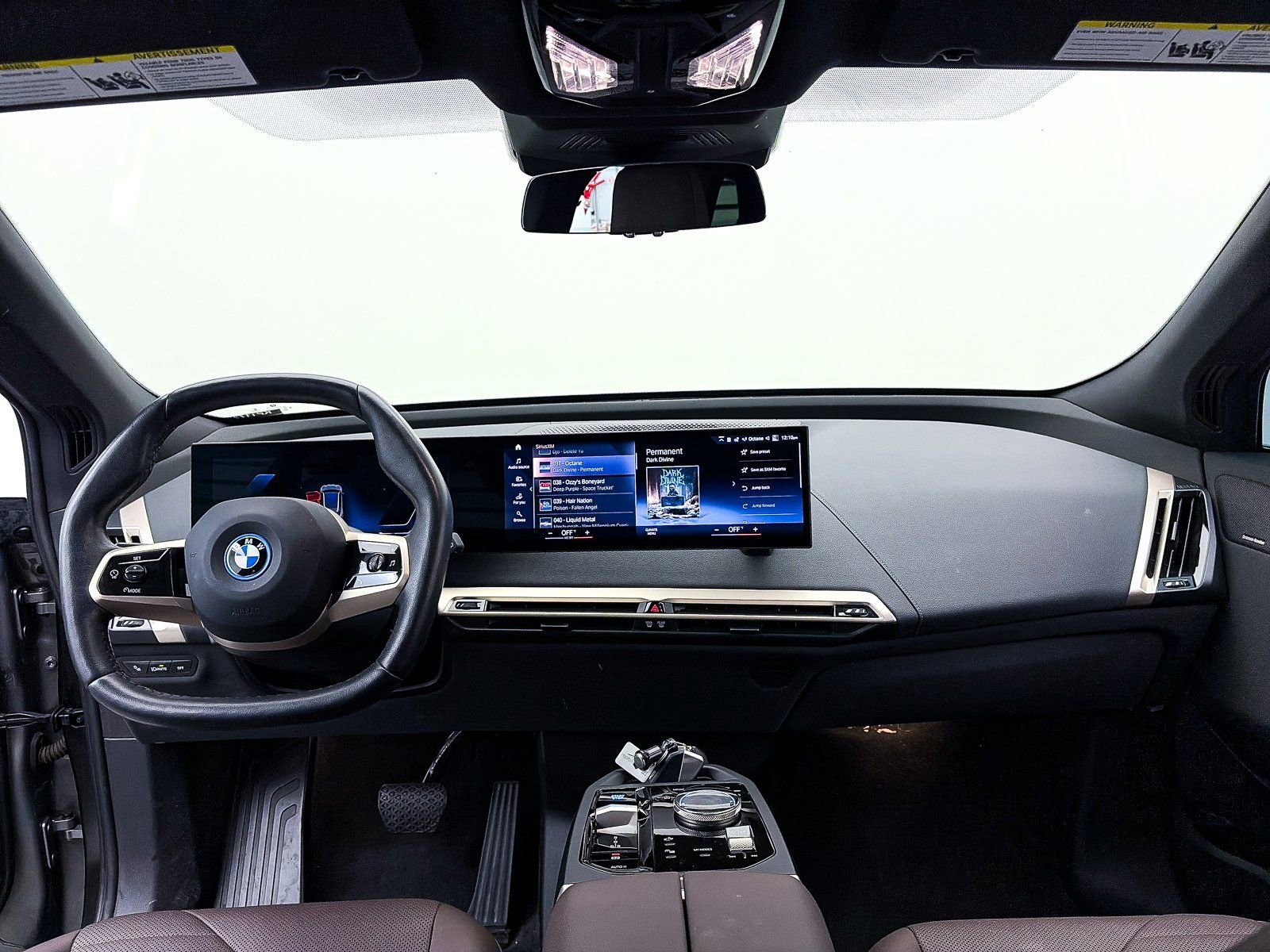 Used 2023 BMW iX xDrive50 w/ Sport Package image 27