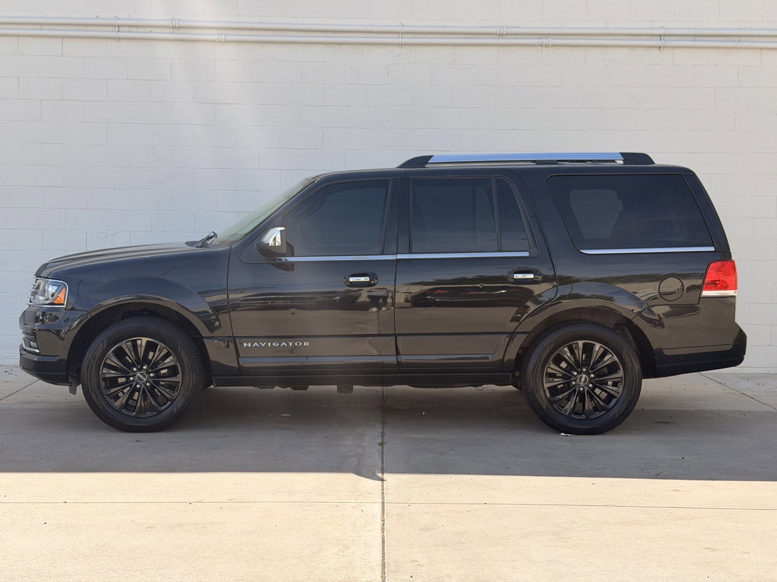 Used 2015 Lincoln Navigator 4WD image 7