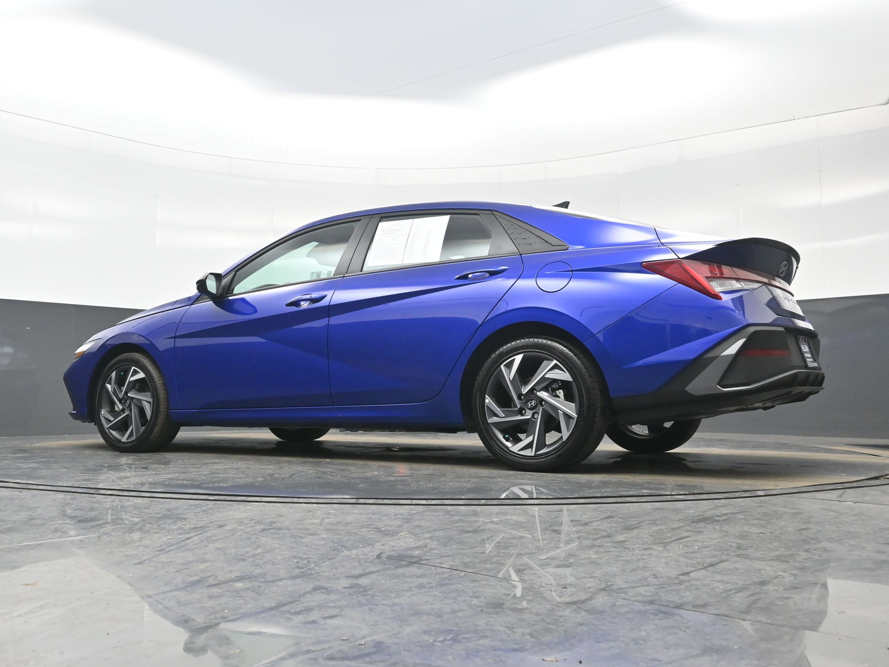Certified 2025 Hyundai Elantra SEL image 27
