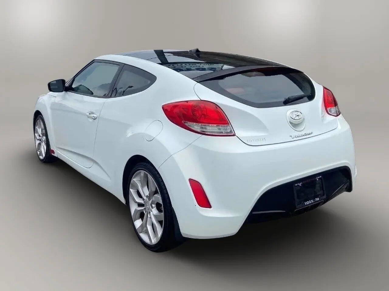 Used 2012 Hyundai Veloster w/ Style Pkg image 4