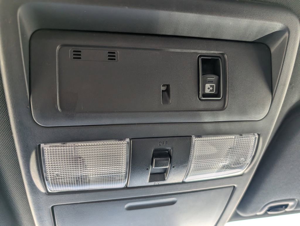 Used 2018 Nissan Titan SV w/ SV Convenience Package image 13