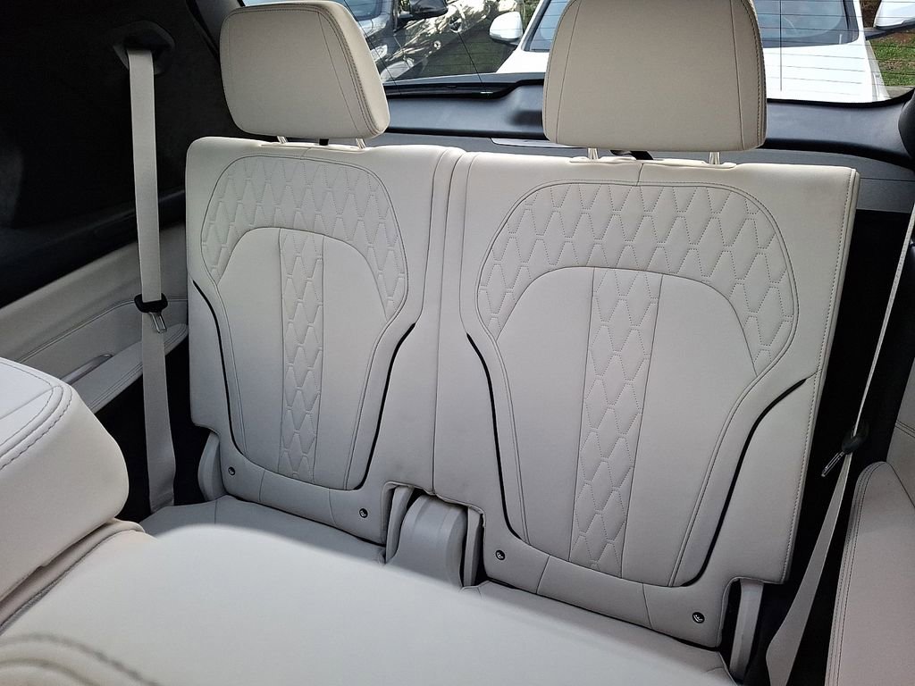 Certified 2024 BMW X7 xDrive40i w/ Executive Package image 8
