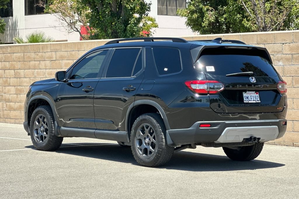 Certified 2025 Honda Pilot TrailSport image 6