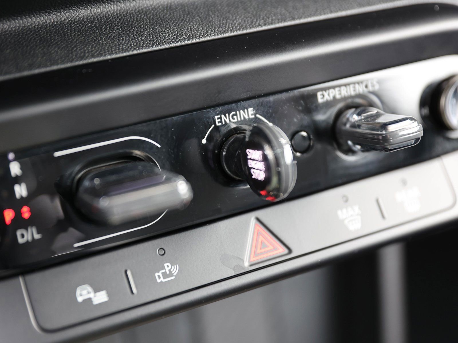 Used 2025 MINI Cooper 2-Door Hardtop image 25