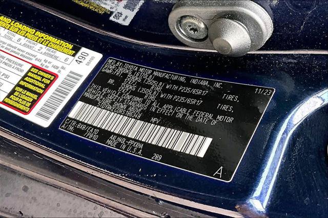 Certified 2024 Toyota Sienna XLE FWD image 35