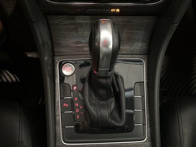 Used 2017 Volkswagen Passat 1.8T SE FWD image 16