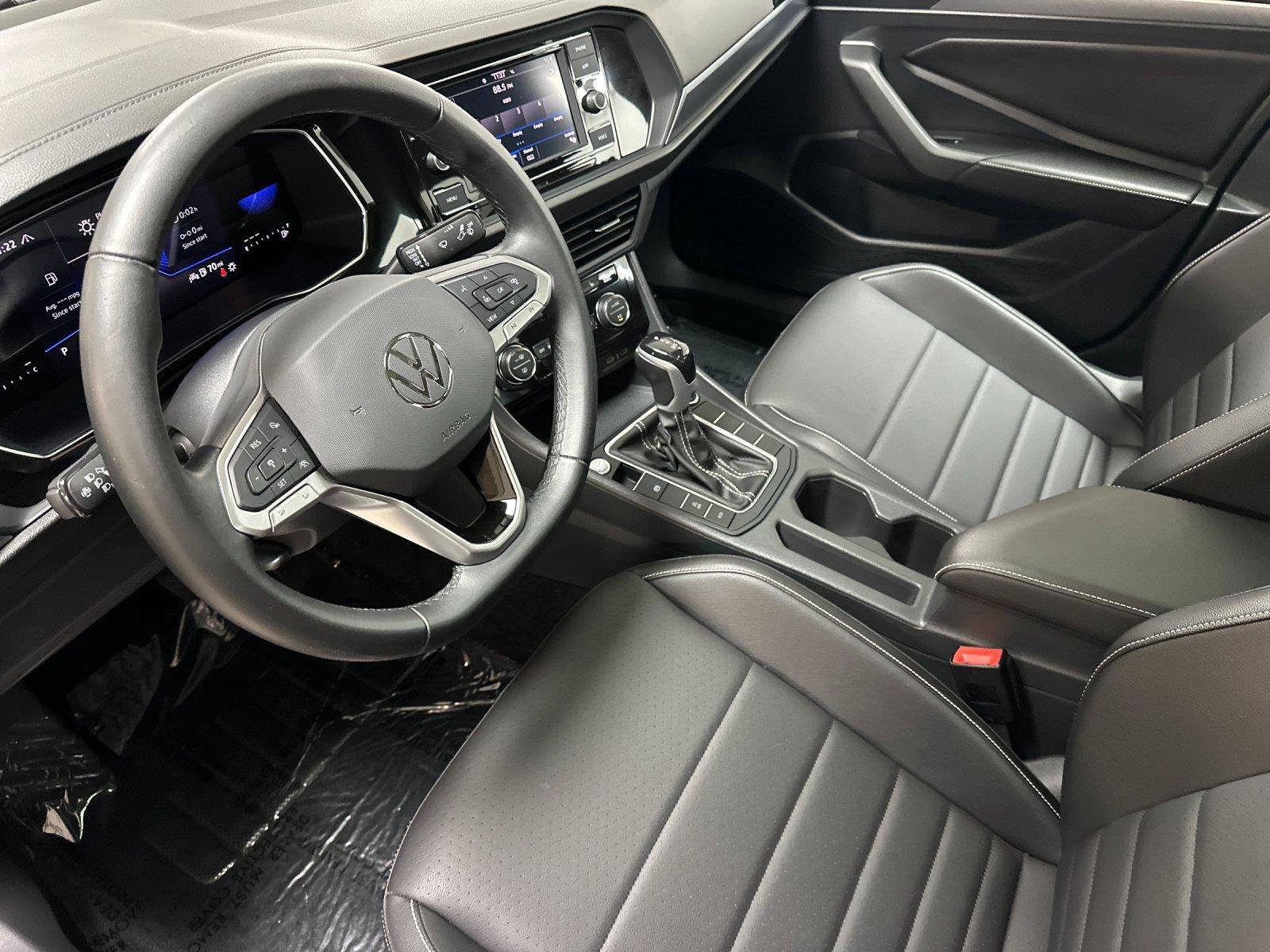 Used 2023 Volkswagen Jetta SE w/ Panoramic Sunroof Package FWD image 9