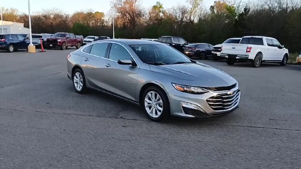 Used 2024 Chevrolet Malibu LT image 2