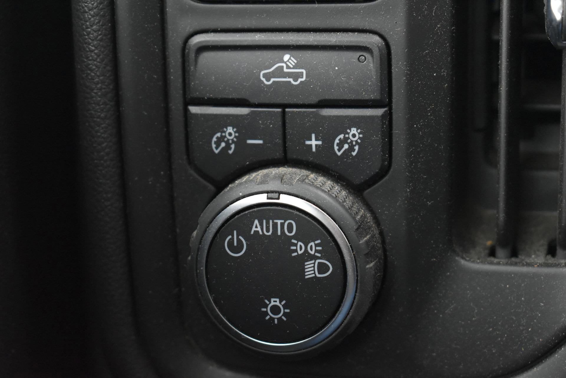 Used 2022 Chevrolet Silverado 1500 Custom AWD/4WD image 17