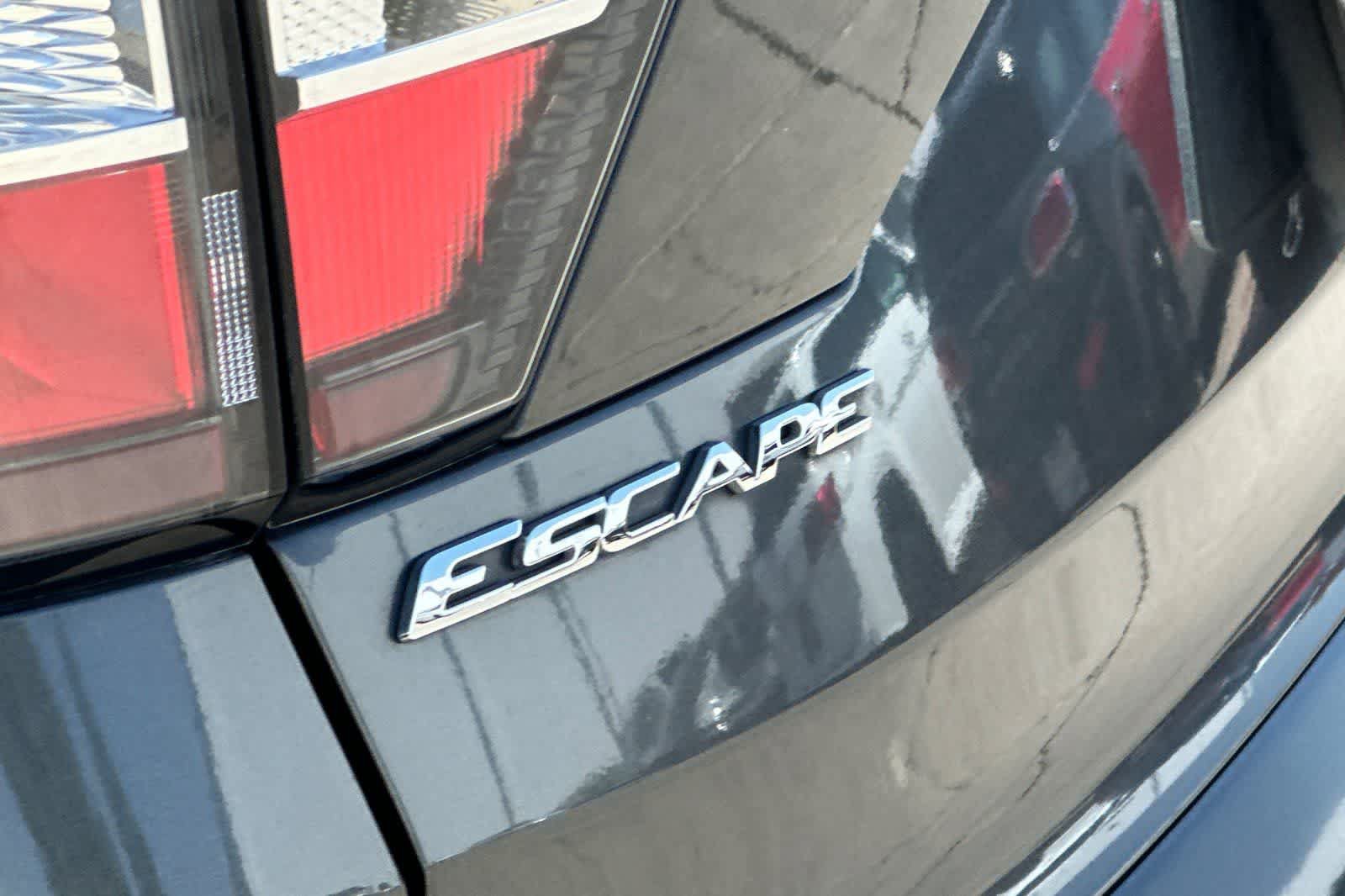 Used 2018 Ford Escape SE w/ SE Sport Appearance Package FWD image 13