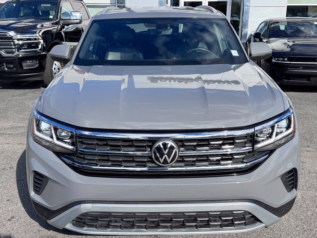 Used 2022 Volkswagen Atlas Cross Sport SE AWD/4WD image 2
