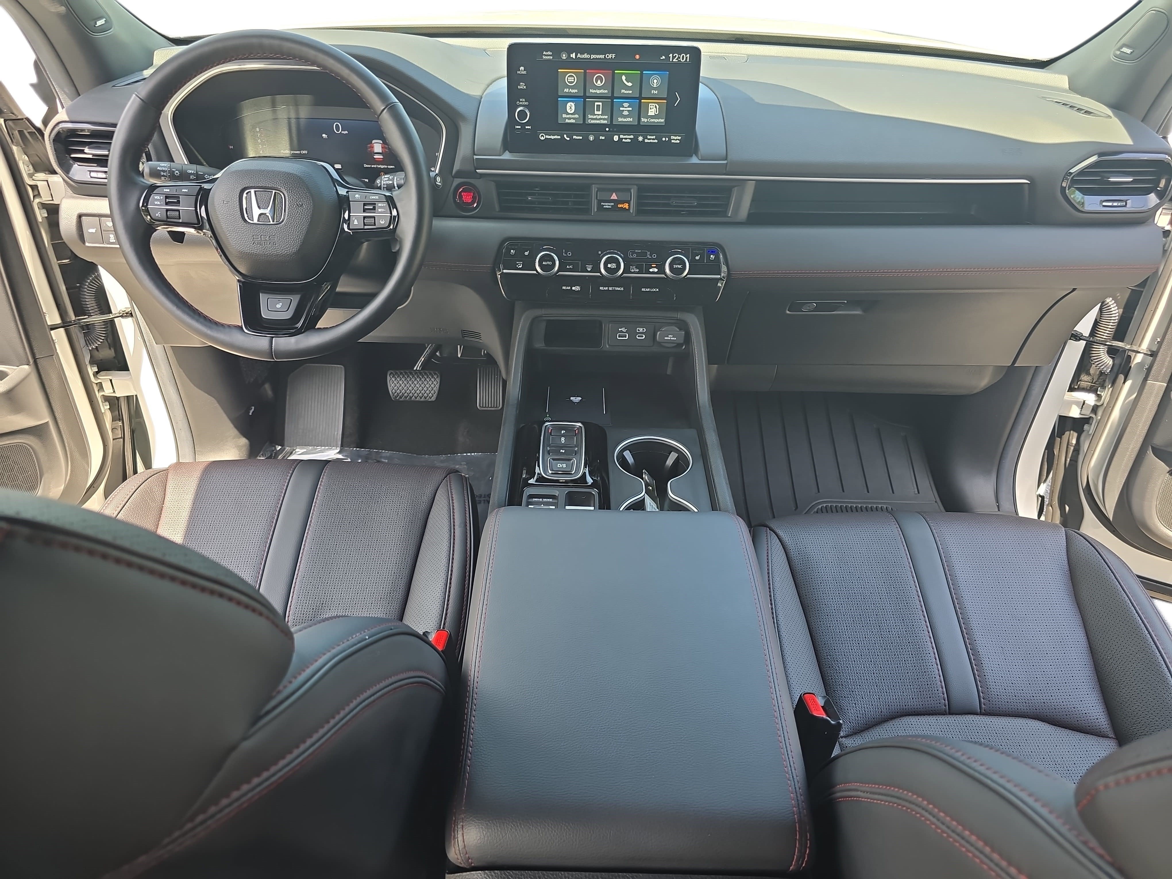 Used 2025 Honda Pilot Black Edition image 9