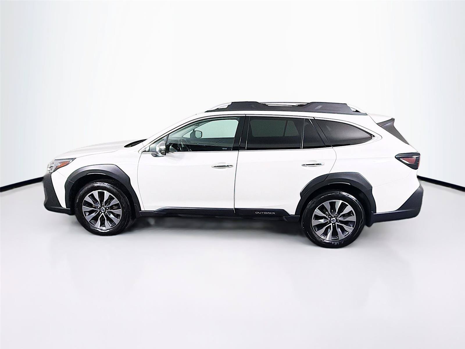 Used 2023 Subaru Outback Touring XT AWD/4WD image 8