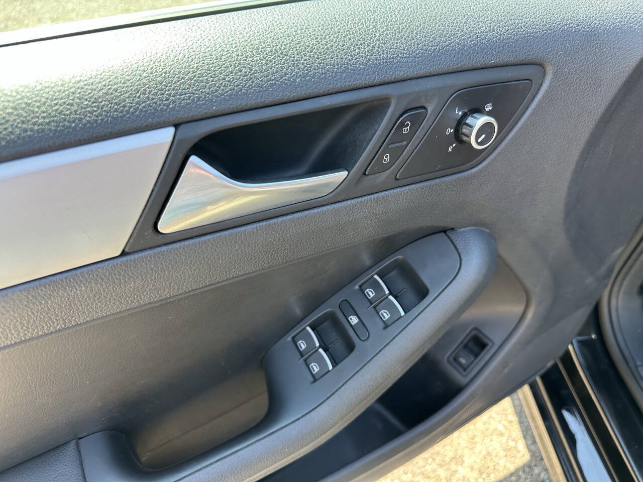 Used 2013 Volkswagen Jetta SE FWD image 16