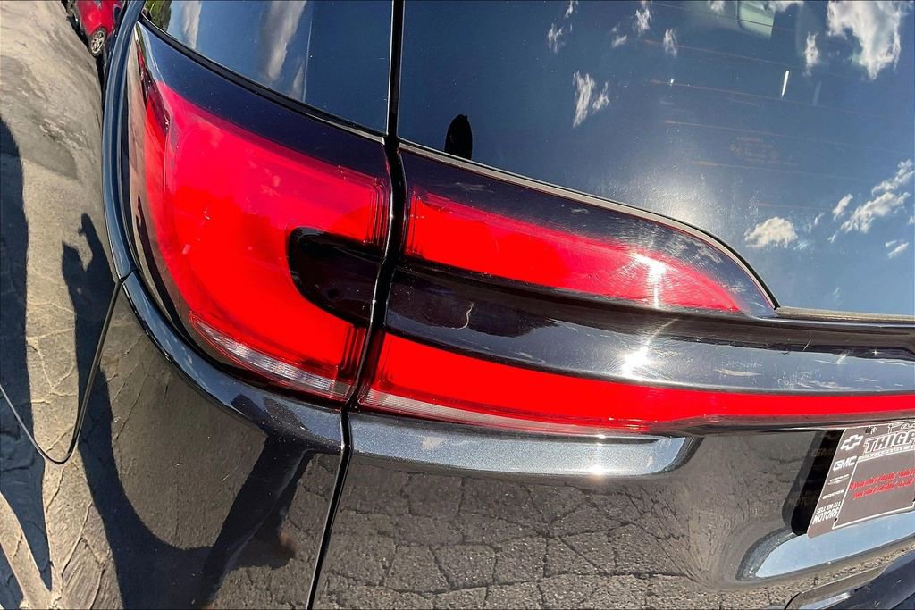 Used 2023 Chrysler Pacifica Touring-L FWD image 23