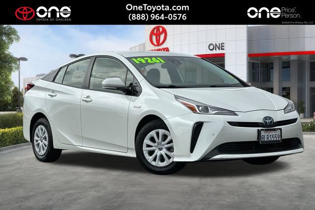 Used 2019 Toyota Prius LE FWD image 1