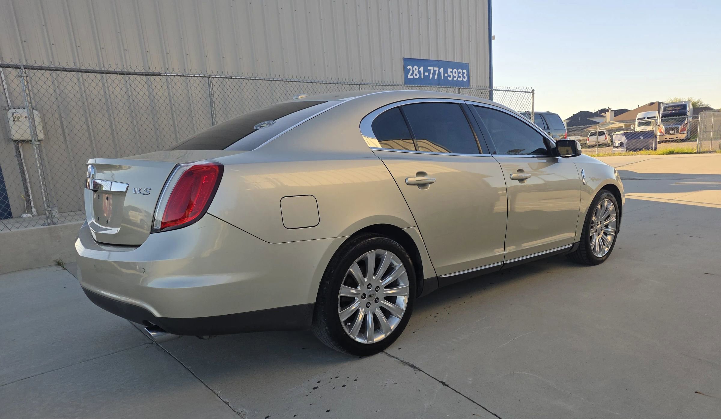 Used 2010 Lincoln MKS Sedan 4D image 18