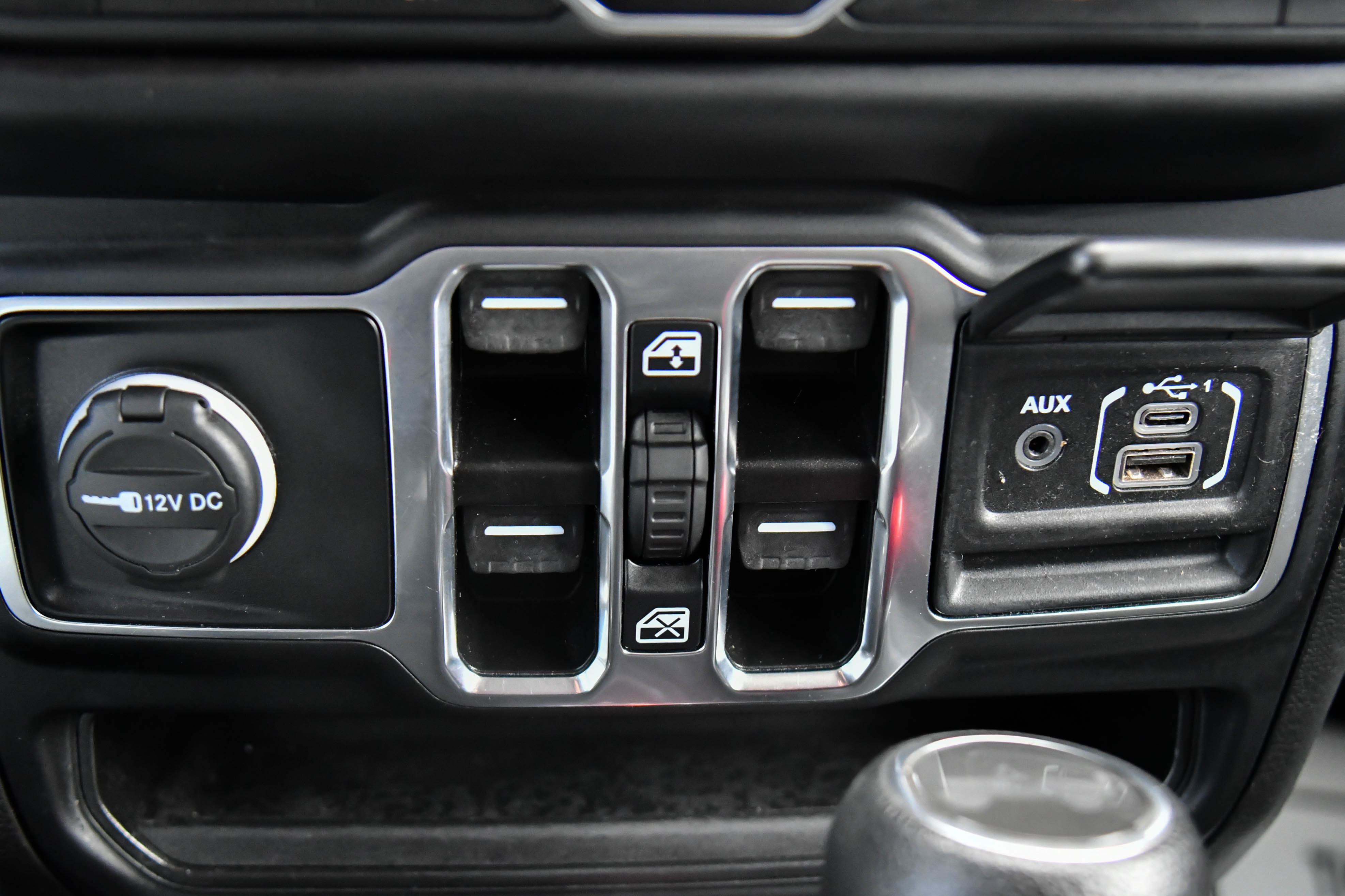 Used 2023 Jeep Wrangler Unlimited AWD/4WD image 24