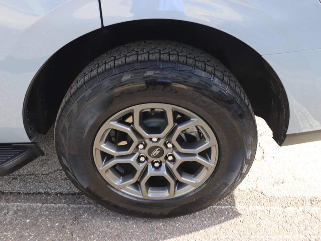 Used 2025 Ford Expedition Active RWD image 17
