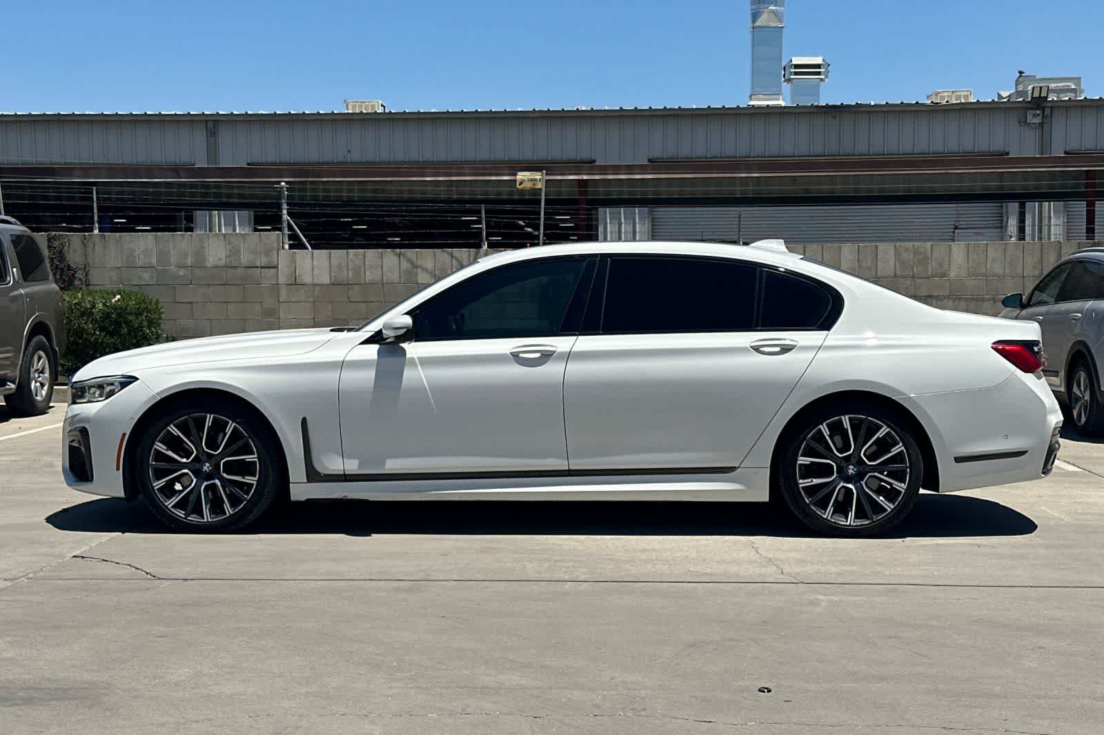 Used 2022 BMW 740i w/ M Sport Package RWD image 6