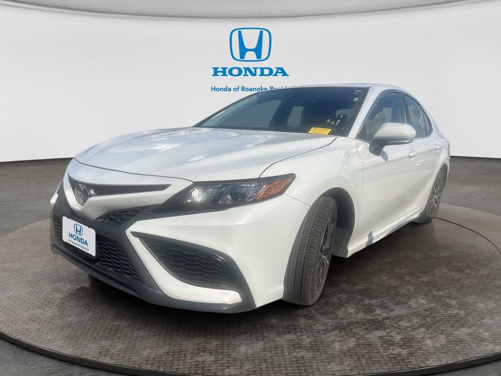 Used 2024 Toyota Camry SE image 1