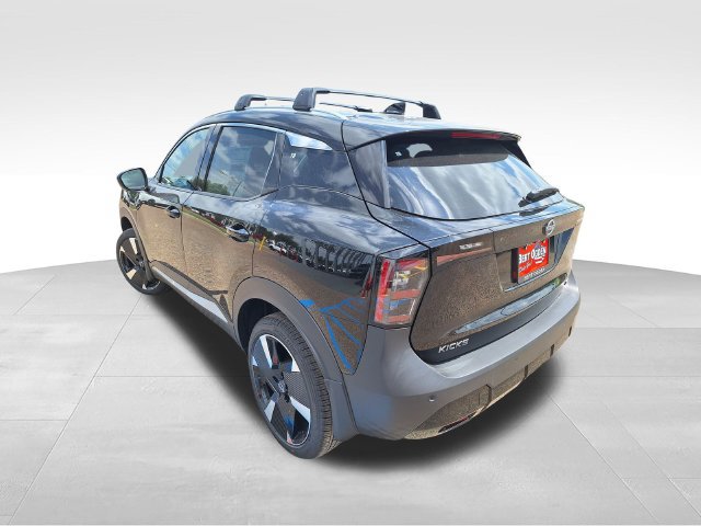 New 2026 Nissan Kicks SR w/ Cold Weather Package FWD image 5