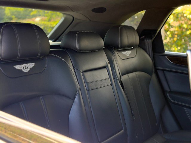 Used 2018 Bentley Bentayga AWD/4WD image 35