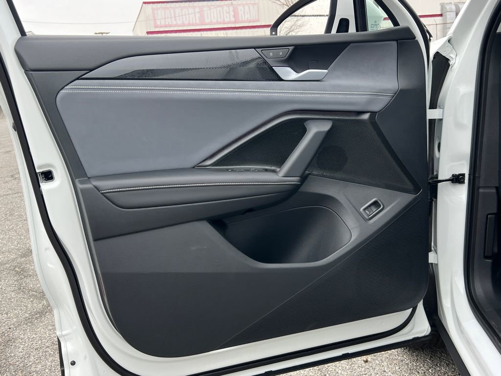 New 2026 Volkswagen Tiguan SE image 17