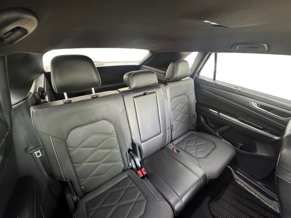 Used 2024 Volkswagen Atlas Cross Sport SE image 16