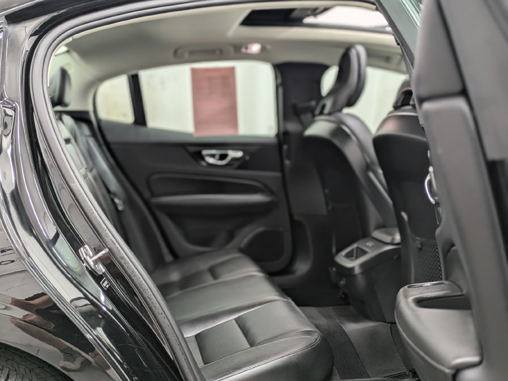 Used 2021 Volvo S60 T5 Momentum w/ Premium Package AWD/4WD image 23