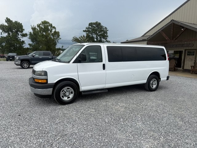 Used 2020 Chevrolet Express 3500 LT w/ LT Preferred Equipment Group RWD image 2
