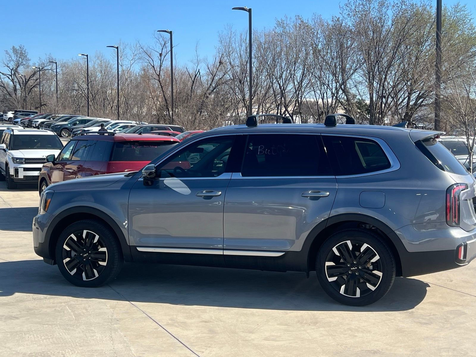 Used 2025 Kia Telluride SX w/ SX Captain's Chair Package image 6
