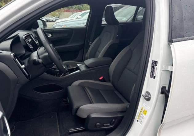 Used 2023 Volvo C40 P8 Recharge Plus w/ Climate Package AWD/4WD image 5