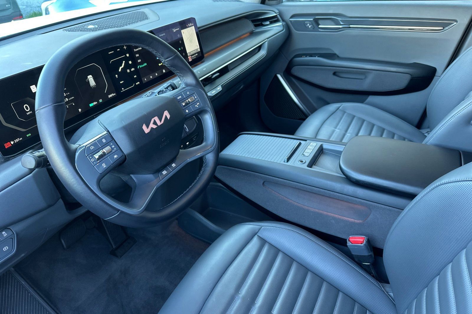 Certified 2025 Kia EV9 Land w/ Towing Package image 13