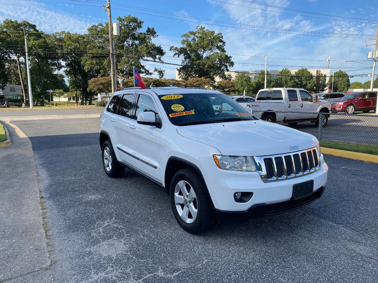 Used 2013 Jeep Grand Cherokee Laredo image 2