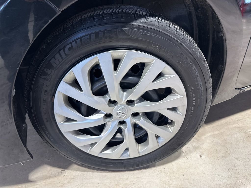 Used 2017 Toyota Corolla L image 2