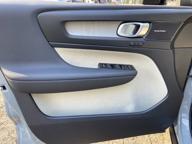 New 2026 Volvo XC40 B5 Ultra w/ Climate Package image 11