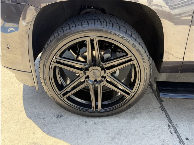 Used 2018 Cadillac Escalade Premium Luxury AWD/4WD image 12