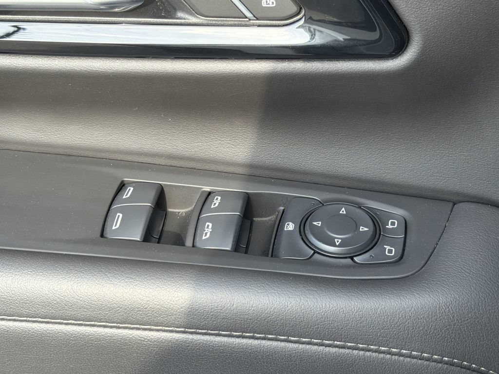 Used 2025 Chevrolet Tahoe Z71 AWD/4WD image 14