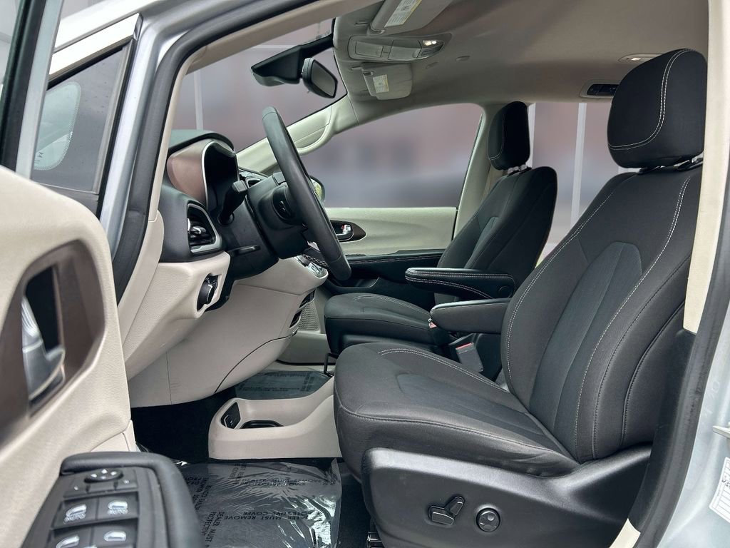 Used 2023 Chrysler Voyager LX FWD image 18