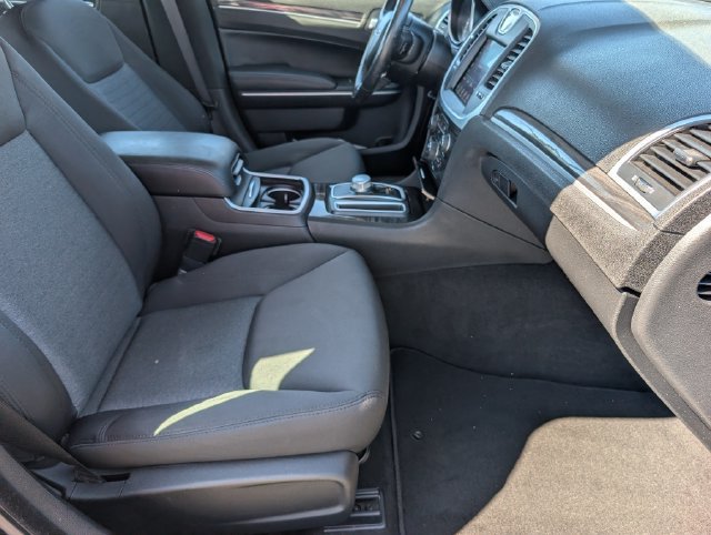 Used 2021 Chrysler 300 Touring w/ Driver Convenience Group RWD image 27