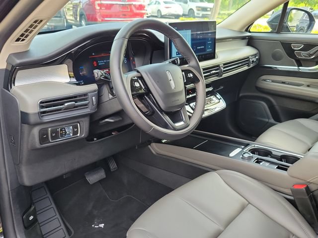 Certified 2025 Lincoln Corsair FWD image 9