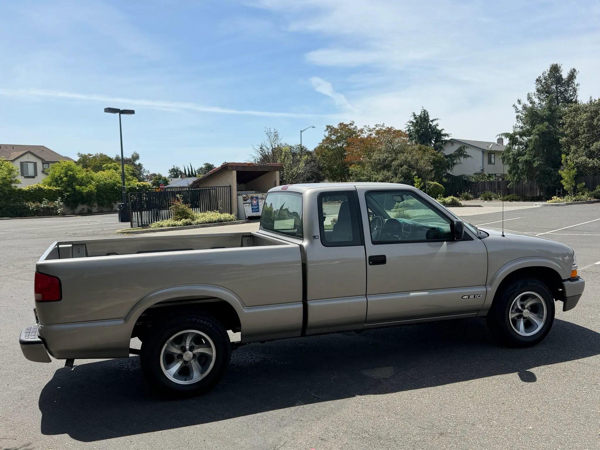 Used 2001 Chevrolet S10 Pickup LS w/ Preferred Equipment Group RWD image 4