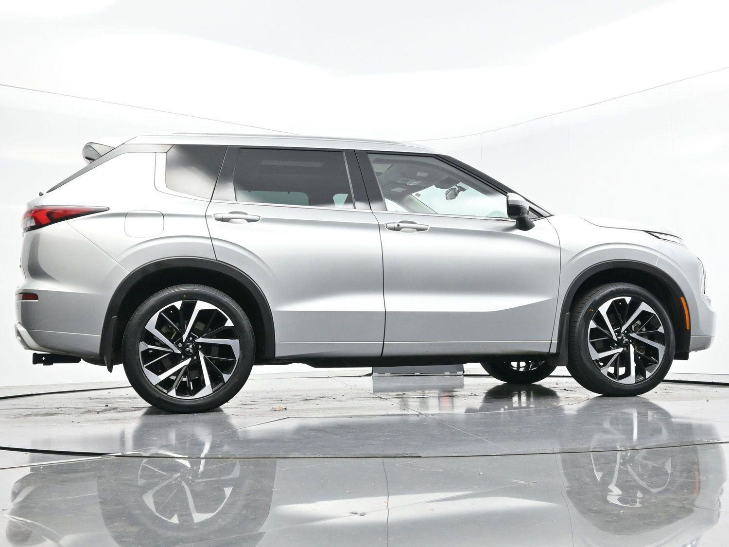Used 2023 Mitsubishi Outlander SEL image 50