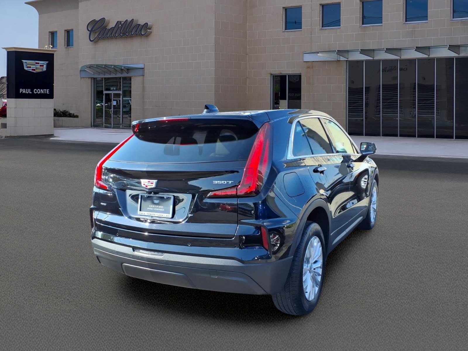 Used 2024 Cadillac XT4 Luxury w/ Cold Weather Package AWD/4WD image 5