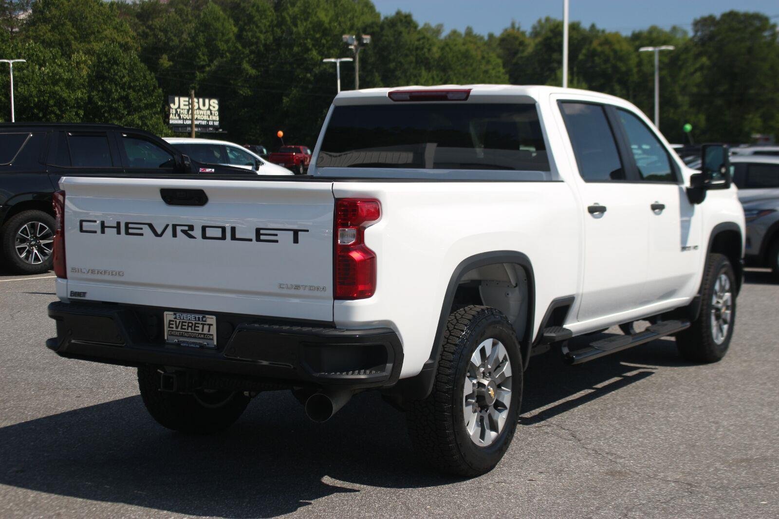 Used 2026 Chevrolet Silverado 2500 Custom w/ Custom Value Package AWD/4WD image 7