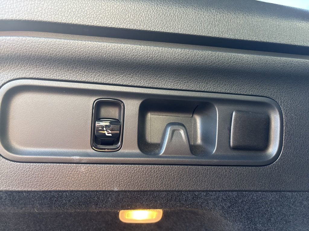 Used 2024 Mercedes-Benz GLC 300 image 18